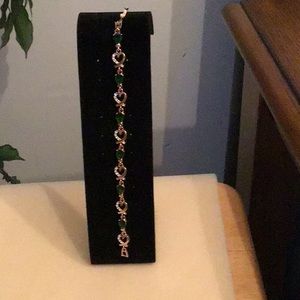 ♥️Hearts and Emerald Green Crystal Bracelet🟢